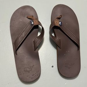 MENS Vineyard vine flip flops